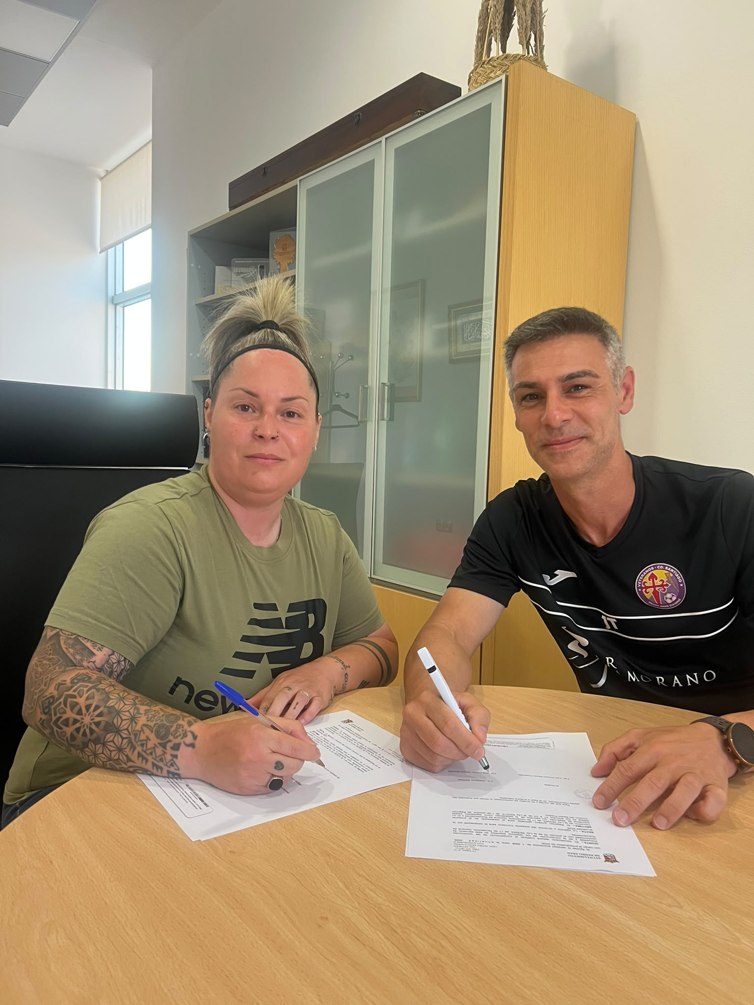 El Ayuntamiento de Pedro Abad firma un convenio con el Club Deportivo Veteranos Santiago para fomentar el deporte entre la población adulta