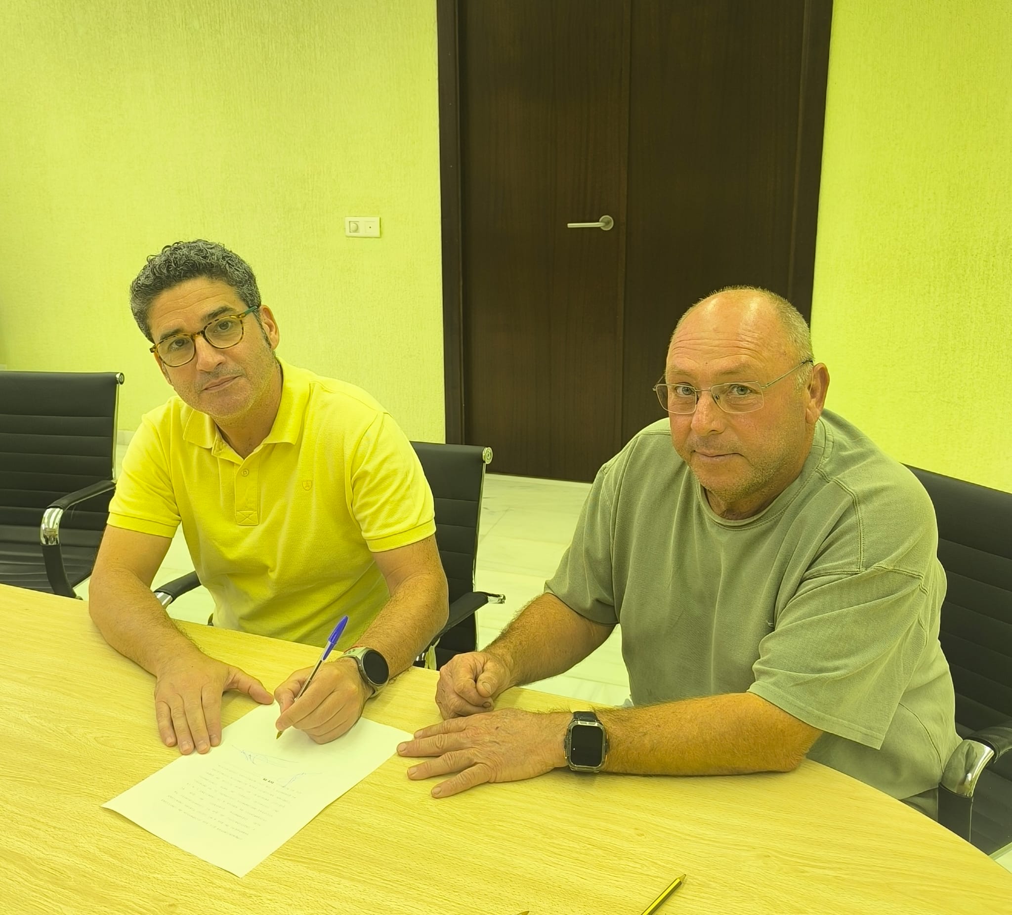 Pedro Abad formaliza la adquisición de los terrenos para la ampliación del cementerio municipal