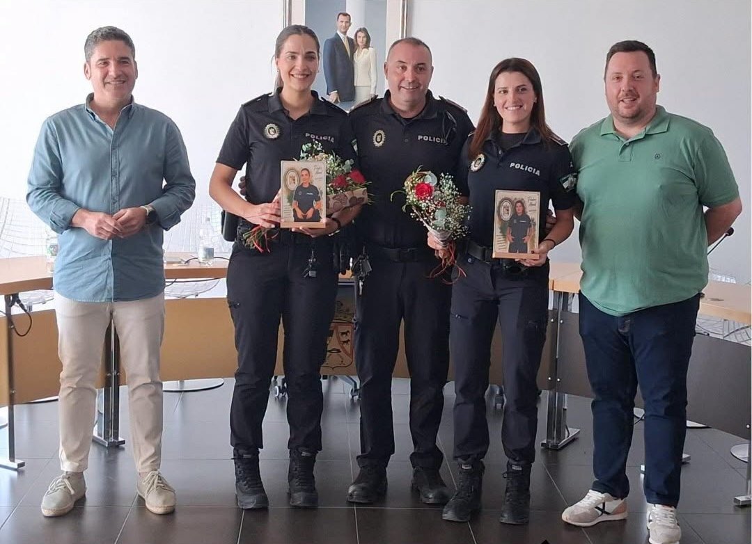 Dos nuevas agentes se incorporan oficialmente a la Policía Local de Pedro Abad tras completar su formación