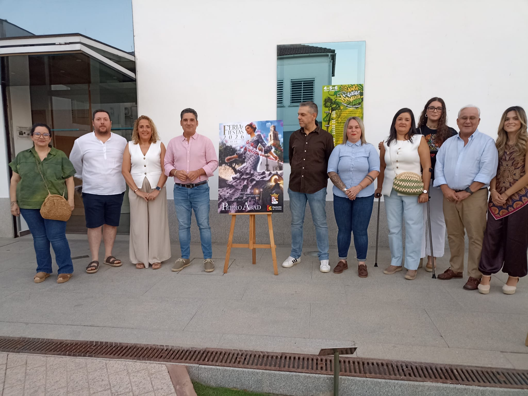 Pedro Abad presenta el cartel y el libro oficial de su Feria y Fiestas 2026
